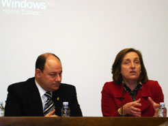 El alcalde de Sangüesa, José Luis Lorenzo, y la consejera Kutz en la presentación del proyecto del nuevo centro de salud de esta localidad.