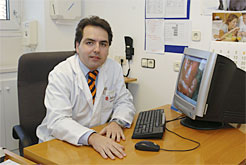 José Ángel Lozano Orella, doctor del Servicio de Cirugía Plástica y Reparadora del Hospital Virgen del Camino