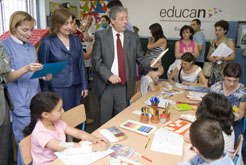 Los consejeros Kutz y Campoy visitan el &quot;Aula hospitalaria&quot; 