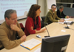 Javier Asín, Marta Moren, de la subdirección de Planificación del Ministerio de Medio Ambiente; Miguel García Vera, de la Confederación Hidrográfica del Ebro, y Javier Castiella, técnico del Departamento de Medio Ambiente, Ordenación del Territorio y Vivienda