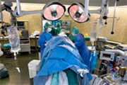 Imágenes de una operación de neurocirugía realizada esta mañana