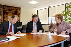 Imagen de la firma del convenio.