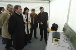 El consejero Iribarren, la alcaldesa Barcina y Otras autoridades en el Gran Festibval de Internet celebrado hoy en Pamplona