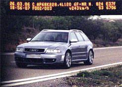 Imagen de radar de un coche circulando a más de 240 km/h