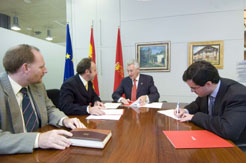 Imagen de la firma del convenio
