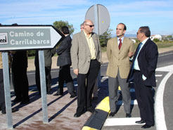 El consejero Catalán con elalcalde de Murchante, Jesús Aguado (dcha).