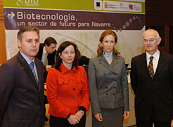 El consejero Armendáriz, Belén Goñi, Cristina Garmendia y el consejero Echarte